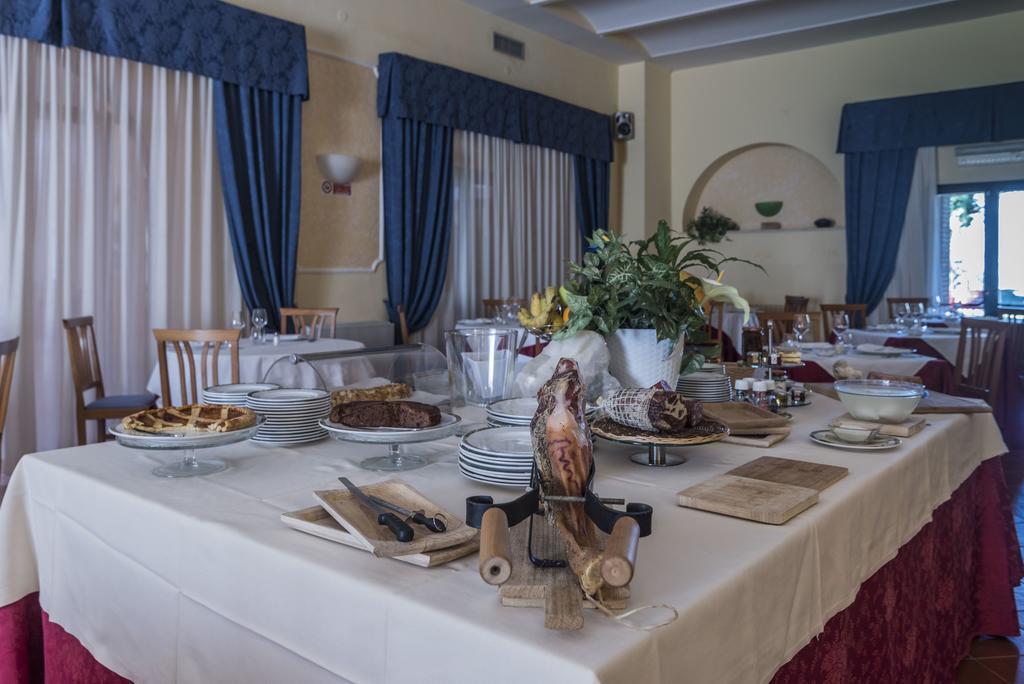 Hotel Villa Del Cardinale Norma Kültér fotó