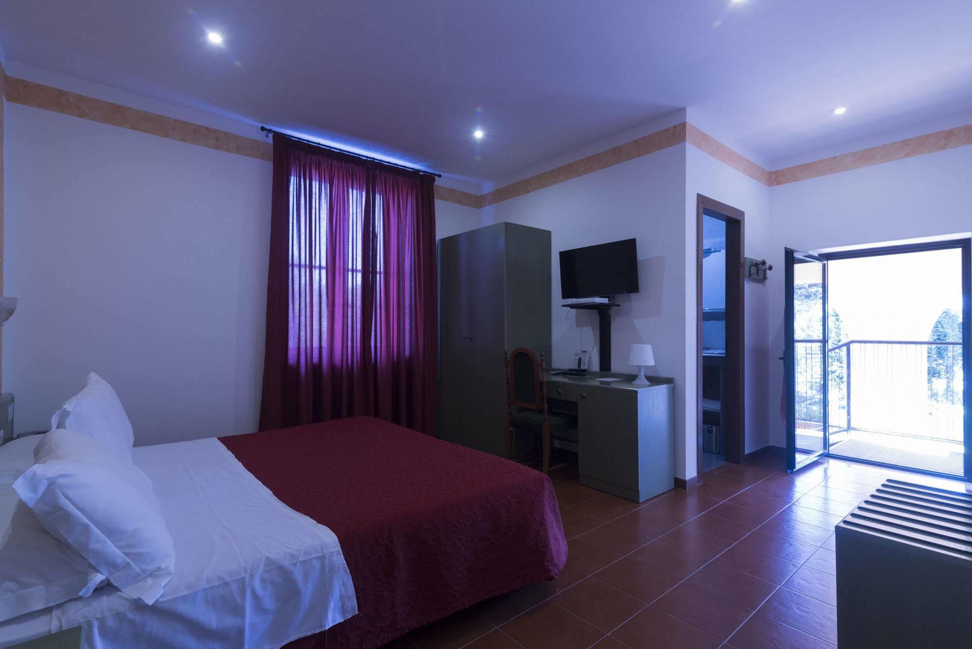 Hotel Villa Del Cardinale Norma Kültér fotó